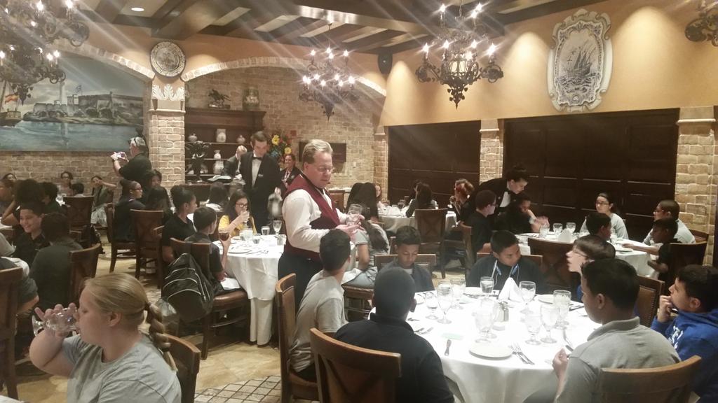 webbmiddle's tweet photo. Webb Spiders enjoying fine dining at the Colombia restaurant! #gowebb https://t.co/sjCgRKBoje