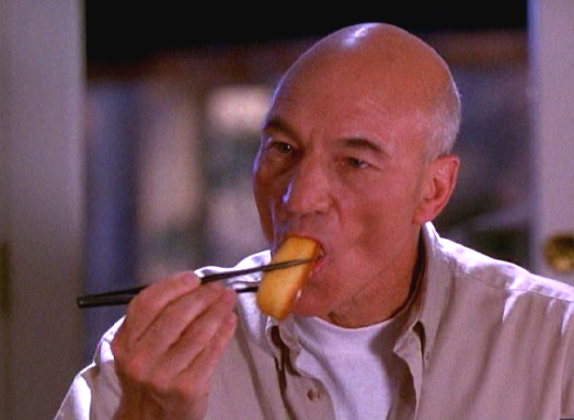 Herr_Ikithon's tweet photo. Because y'all need to see Sir Patrick eating a Twinkie. (Again.) https://t.co/3qobvVcWUT