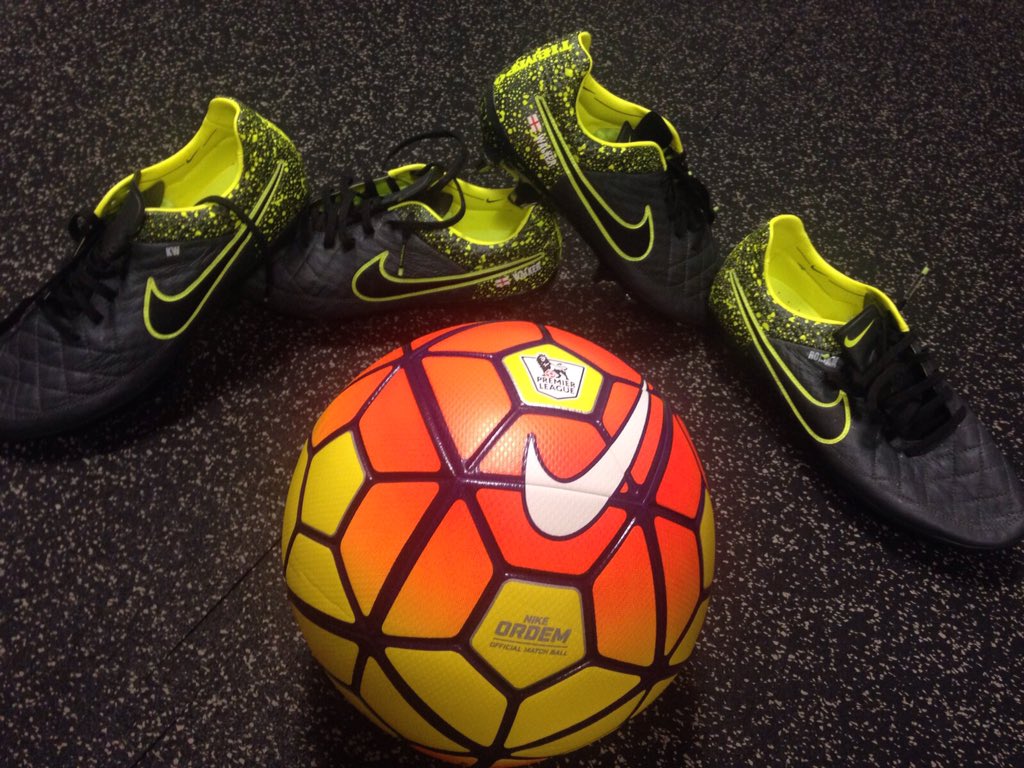 kylewalker2's tweet photo. Winter’s officially arrived, got to play with this today @nikefootball #bpl https://t.co/oDHZdeNF9b