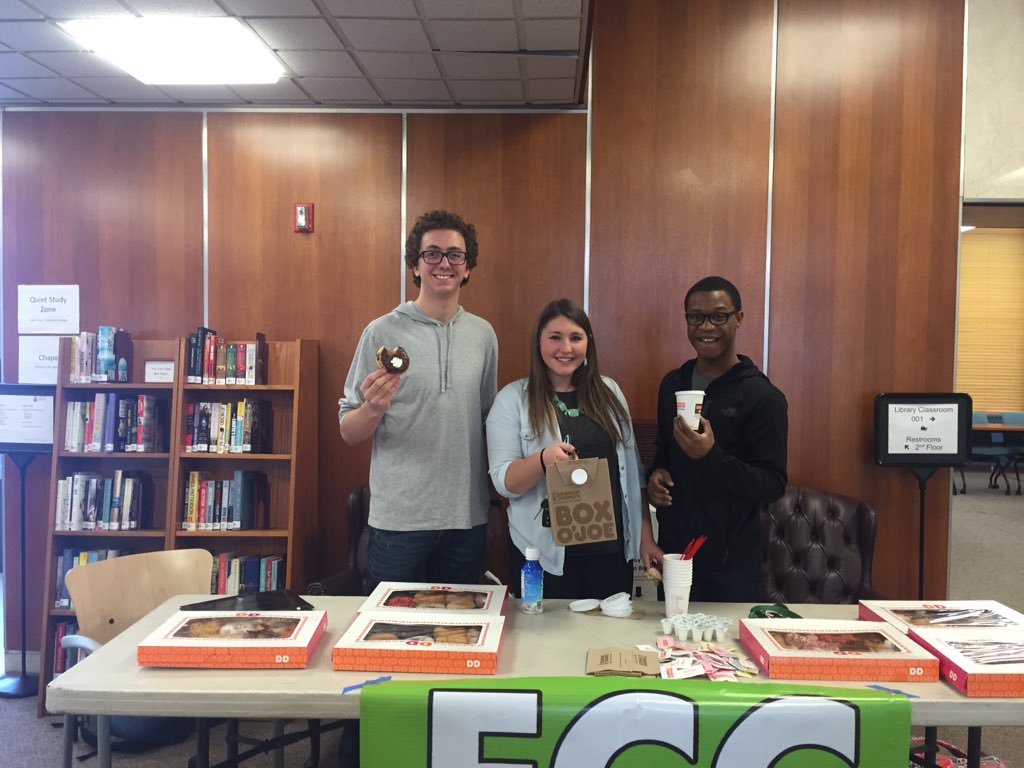 BCKalon_'s tweet photo. Freshman class council handing out donuts and coffee at the library! https://t.co/XkMouk3Xvu