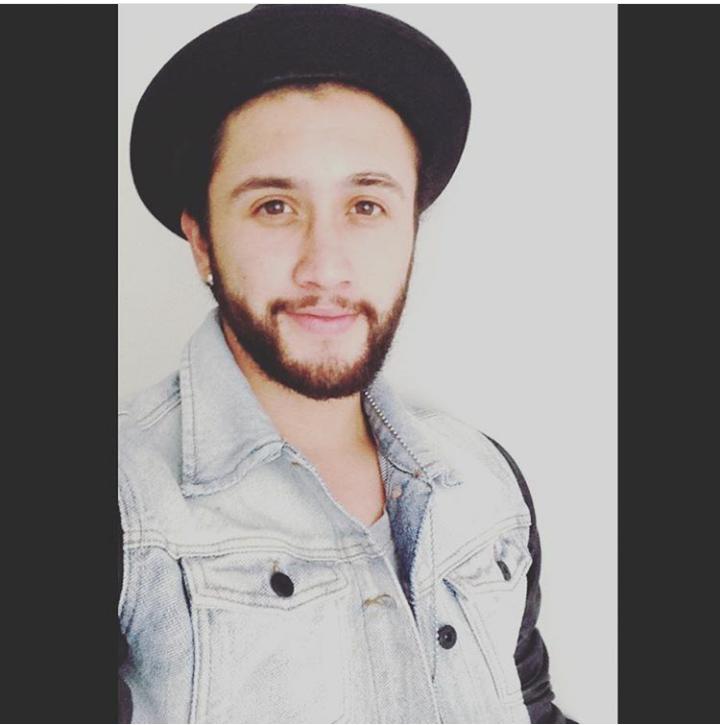 Parristacordoba's tweet photo. Feliz dia al mas grade compositor que tenemos las #Parrista Dios bendiga tu vida y tu camino 😍😍 @AndresParra_7 https://t.co/2SILzDi4GF