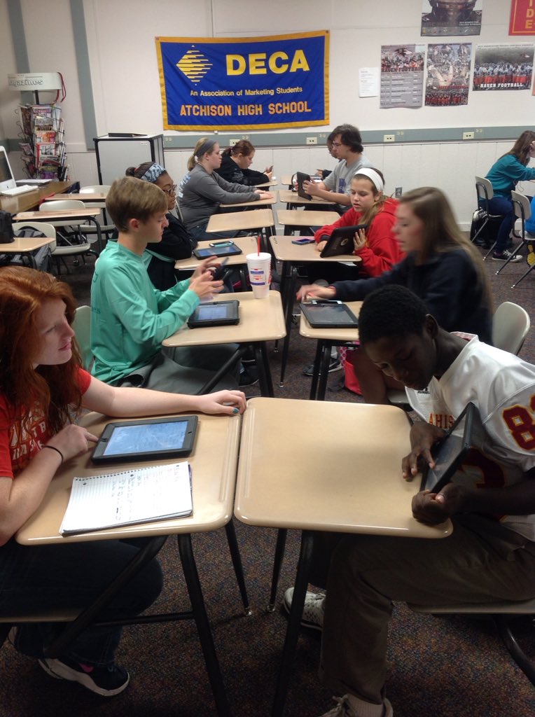 StillTeachWell's tweet photo. Practicing infomercials In Business Essentials #ahsusd409 https://t.co/QUIh2XEyDr