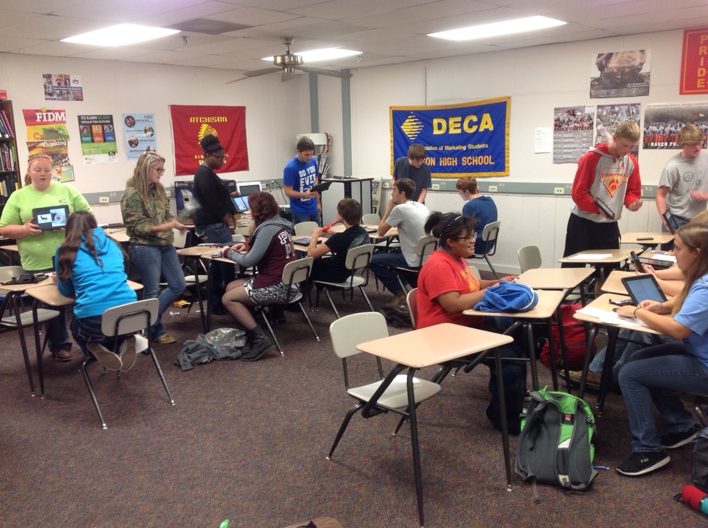 StillTeachWell's tweet photo. Practicing infomercials In Business Essentials #ahsusd409 https://t.co/QUIh2XEyDr