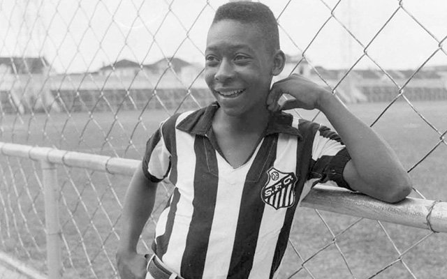 #ElCincoCeroUnDiaComoHoy nació <a href="/Pele/">Pelé</a> ¿Cuántos goles oficiales marcó? Acá se lo contamos bit.ly/1XoyvNo