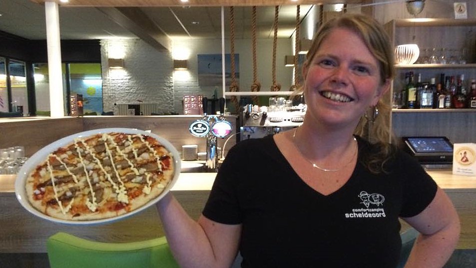 Pizza frikandel speciaal is niet Urks, maar Zeeuws. "Staat al 3 jaar op de kaart." omroepzeeland.nl/nieuws/2015-10…