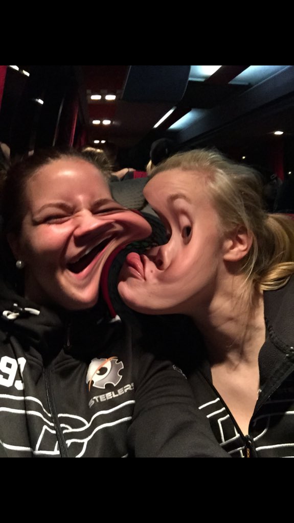 Milllav's tweet photo. Kyllä ny kerran kauteen täytyy Oulussa käydä!! #joutsenprinsessat #kuolevajoutsen #rutiini @Leppisss @SteelersNaiset https://t.co/NupyrBaHDt
