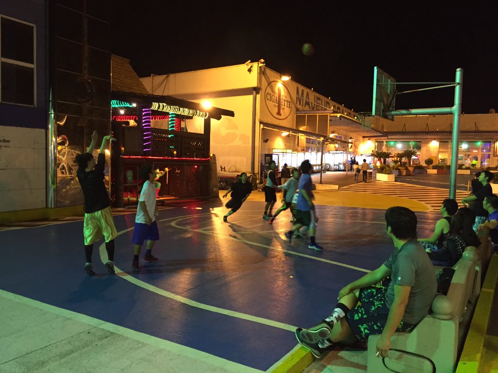 hojaluna's tweet photo. #γγ€γ±γ€γ¨γ³ #midnight #street #midnightball #ballin #basketball #basketballcafe #balltogue https://t.co/5yVwJfjcFb