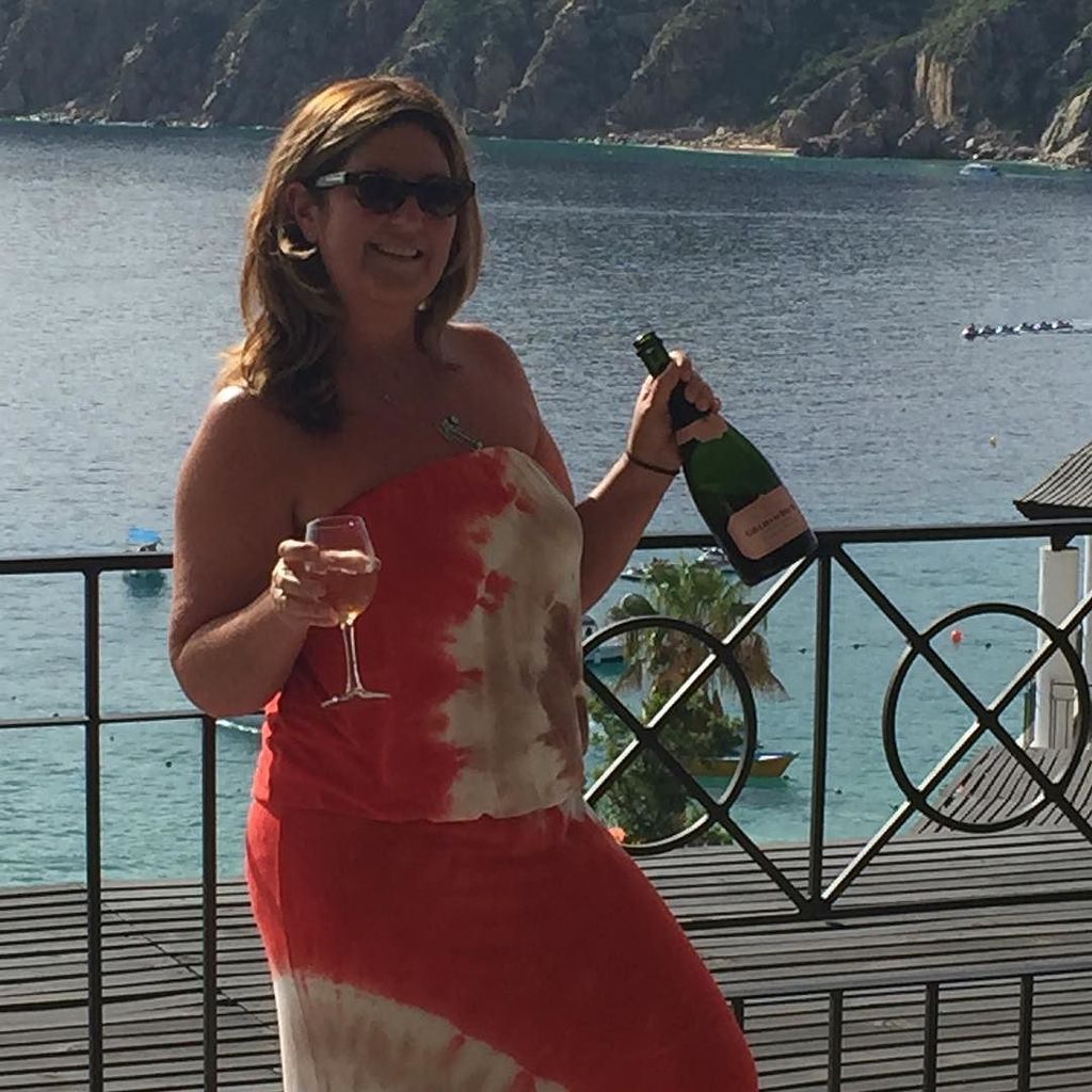 MientrasCabos's tweet photo. Happy champagne day! #cabo2015 #lastday #grahambeckwines #lovemyfriends by @holalola820 - https://t.co/lZvkWmDBKC https://t.co/DAV6BjriLX