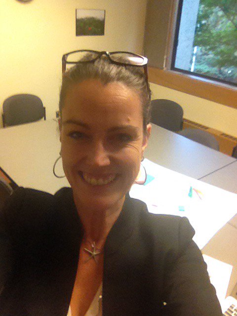 BernadettePer14's tweet photo. Overdressed for #arisjam b/c also presenting my @arisgames research at #cohere2015 -busy but exciting day!! https://t.co/FWCm8bV2Cm