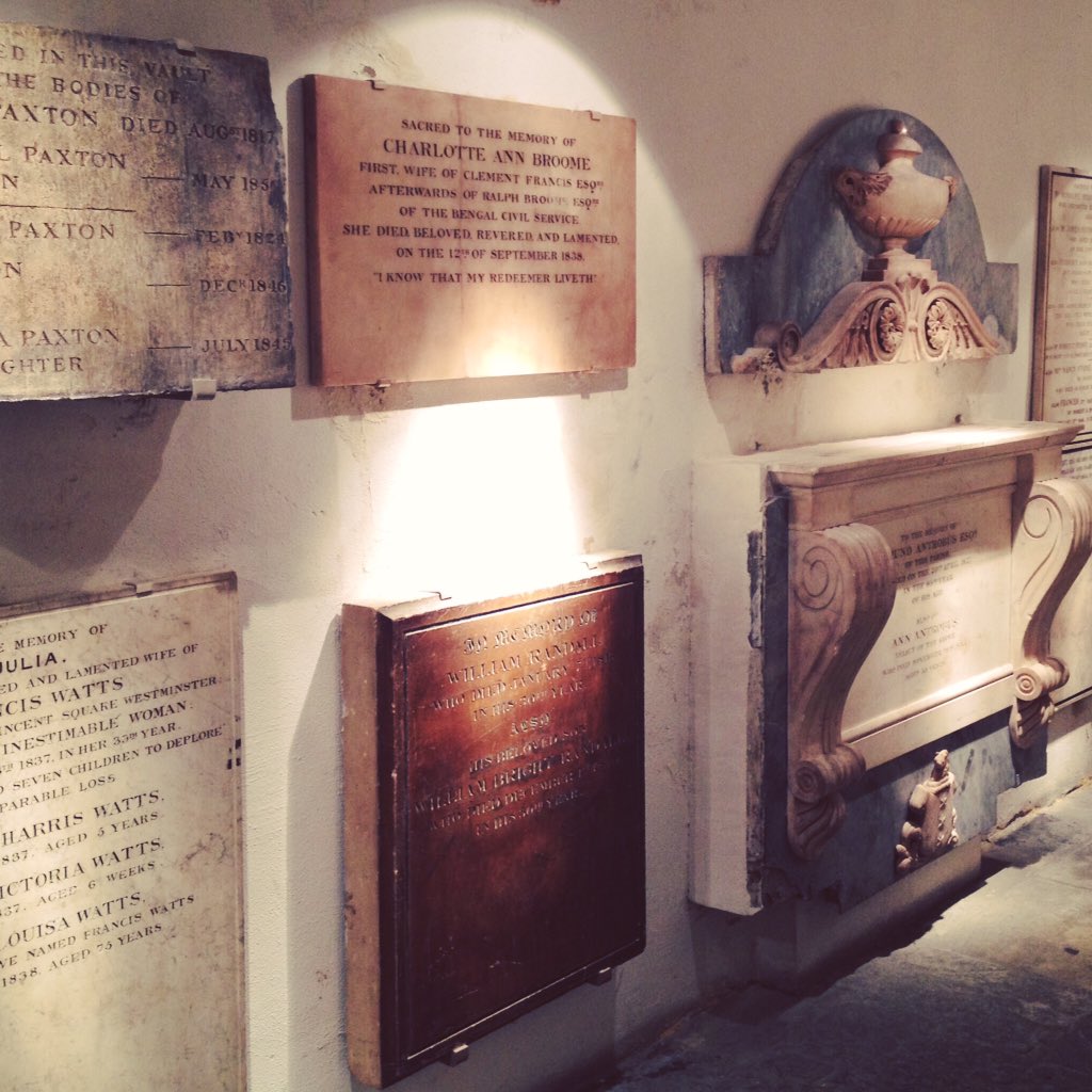 andrea_wt's tweet image. Meeting Ben &amp;amp; Holly in St Martin-in-the-Fields for a drink. #halfterm #mumpays