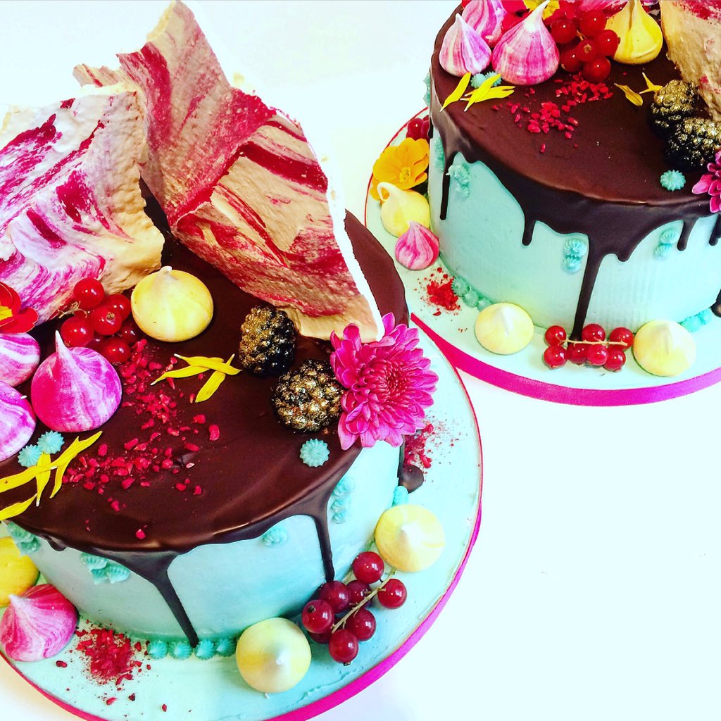 Double trouble 💗💗 @meringuegirls @fondantfox @greensofdevon