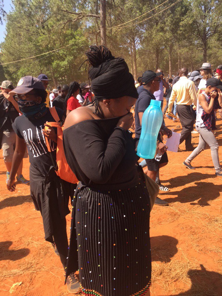 MapsMaponyane's tweet photo. Teargas has all the protesters, choking and dispersing in all sorts of directions to get as far away. #FeesMustFall https://t.co/NomtbNqHEd