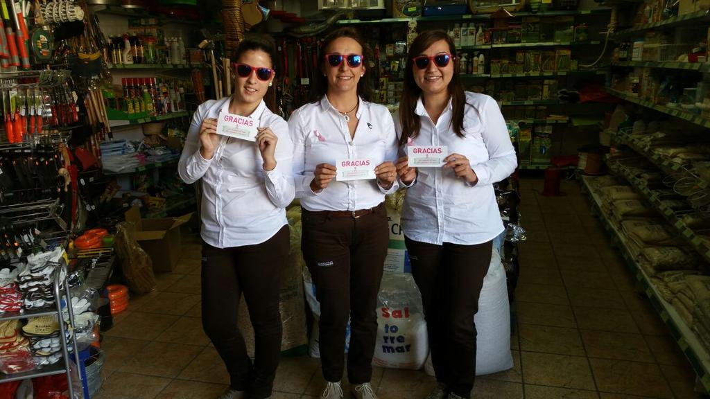 alguerrero10's tweet photo. Almacenes Antonio Guerrero se suma al rosa @vsandrita10 @ANTGUEMOR @Inmainmitas @aecc_es https://t.co/8GM6Khrwkb