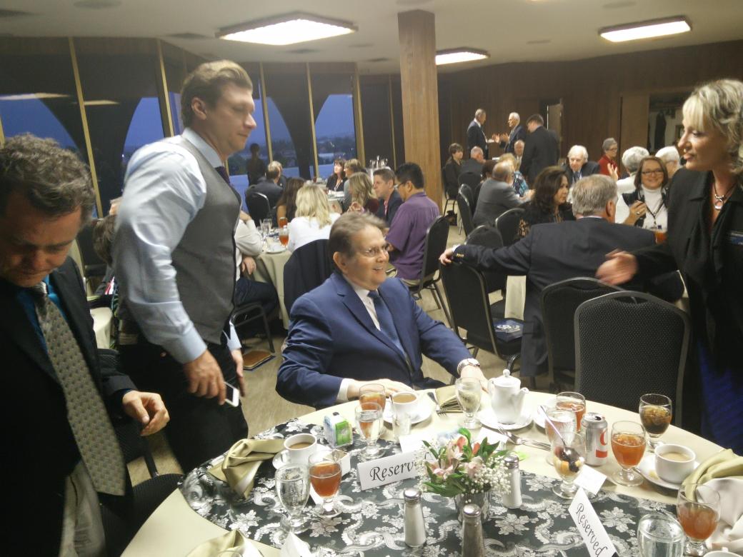 IvanCarluer's tweet photo. Quel honneur de manger et de parler avec des géants de Dieu: D Kolenda et R Bonke! https://t.co/5s2Wt1AZsN