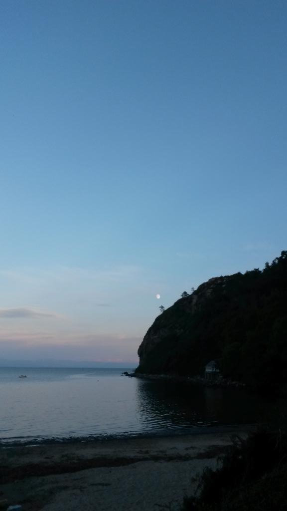 #EverNaturalEscape #llanbedrog evening on the beach <a href="/EMUAustralia/">EMU Australia</a>