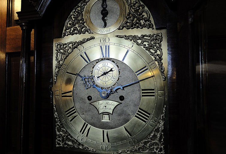 EnglishHeritage's tweet photo. As the #ClocksgoBack, it's time we take a look at the historical clocks at our sites!  https://t.co/GF4XzhMa8X https://t.co/GbtvHfXML7