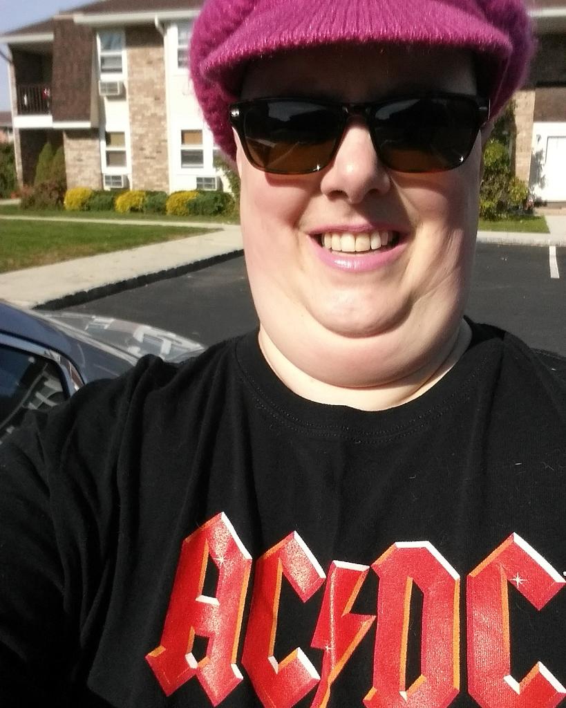 BethanneGold's tweet photo. @acdc  Rockin radiation treatment with your music. Helping me kick cancers ass! https://t.co/rp6FGbTlB6