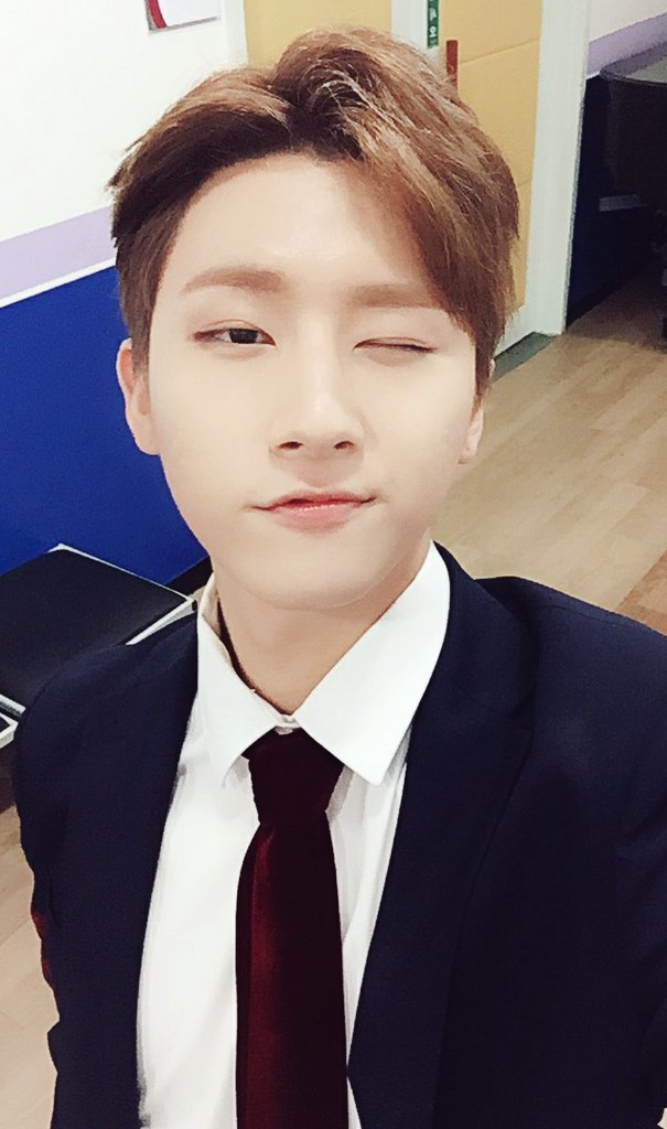 무대에서 제일 섹시한 몬스타엑스 막둥이 | 인스티즈