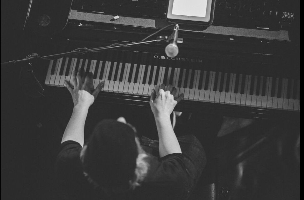 oslohitensemble's tweet photo. @aspesaeter leder bandet på konsert 3.11 på @Stratos_Oslo. I kveld kan du se ham på #beatforbeat! #oslohitensemble https://t.co/pfZoNrOX4L