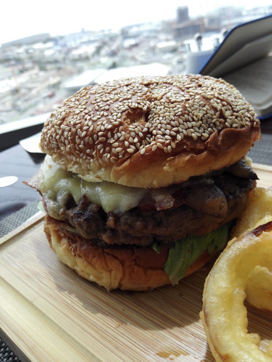 IntertwEAT's tweet image. A Wagyu burger with a view at the fabulous ON19 Restaurant @WestinCPT