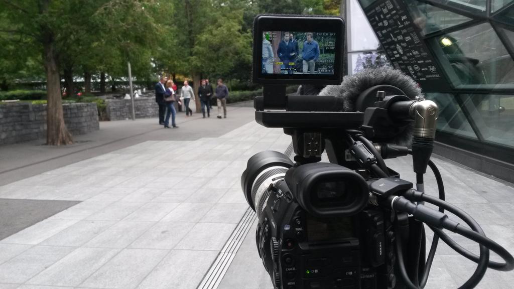 johnmacdo's tweet image. Canary Wharf park. #canon #c300 #70-200 #shooting