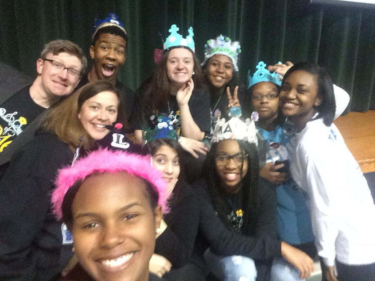 SRMHS (@srmhspride) on Twitter photo Bulldog selfie!! Recruiting at West Lake Middle! We ❤️SRMHS! <a href="/wcpssmagnets/">WCPSS Office of Magnet Schools (Choice Schools)</a> Bulldog selfie!! Recruiting at West Lake Middle! We ❤️SRMHS! <a href="/wcpssmagnets/">WCPSS Office of Magnet Schools (Choice Schools)</a>