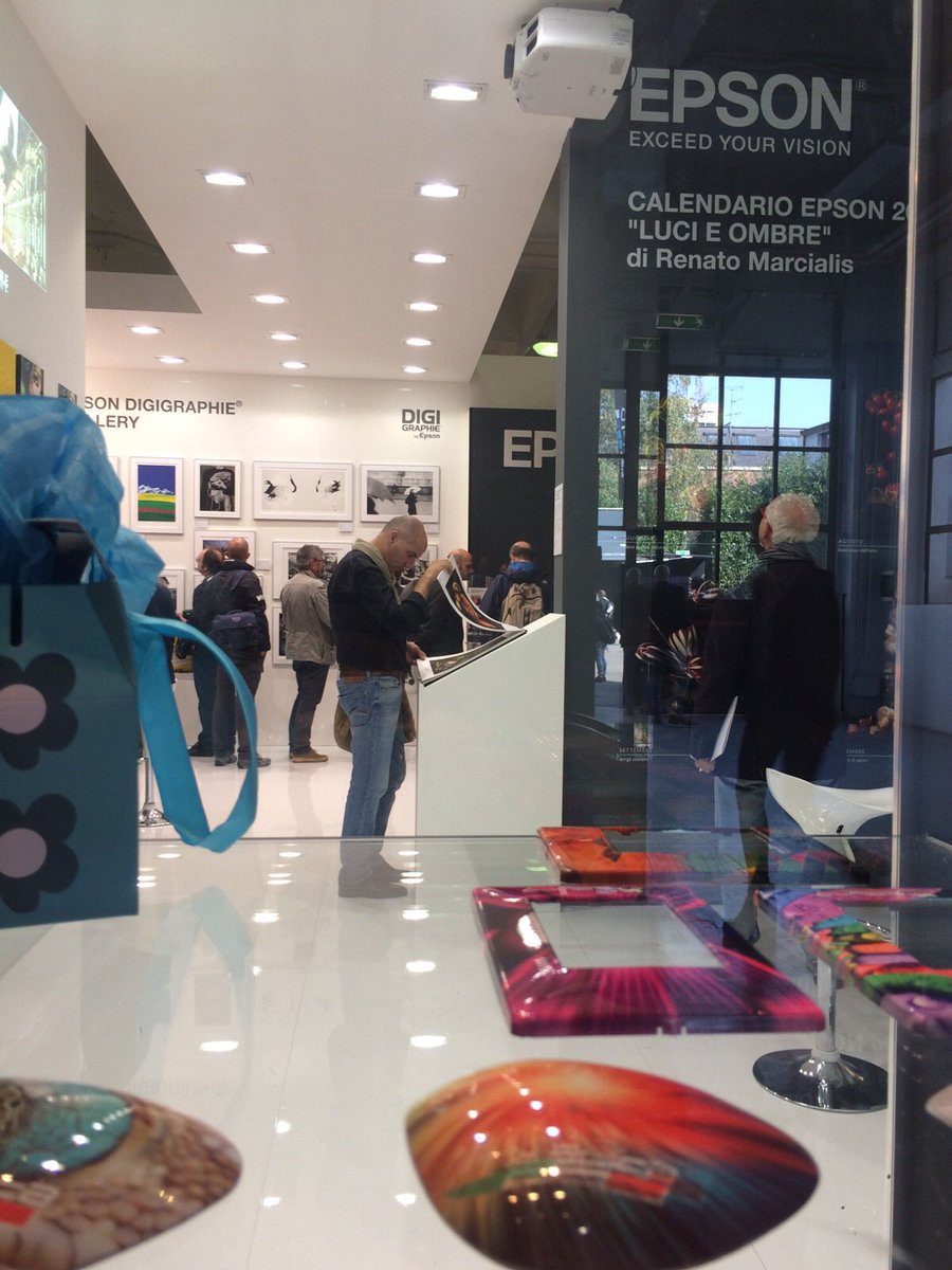 EpsonItalia's tweet photo. Dalla #Digigraphie ai collage d'autore: Epson vi aspetta a #Photoshow2015! #EpsonPhotoshow #WeAreImage Stand E28-D27 https://t.co/48u0fyTEpw