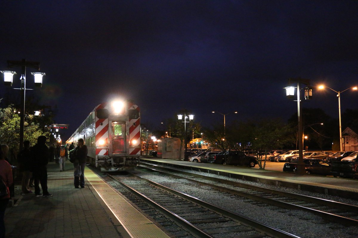 nhajewski's tweet photo. You wouldn't notice it's #Friday at the #Metra station in #TinleyPark today. #canon #photography https://t.co/zxpqxBcnER