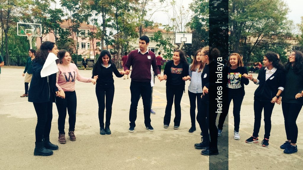 Hele hele hele hele BREGEALli
Gel yanıma dili tatlı
Melis başkan söylüyor
Kalkın da oy verelim!