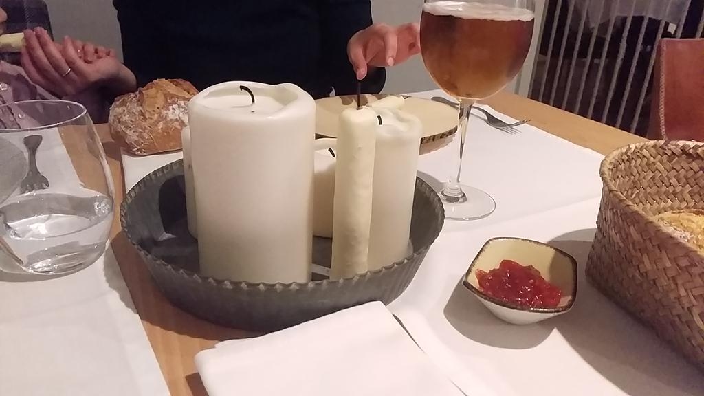 hematocritico's tweet photo. Estoy en De Alberto probando un menú de @CarlosTopChef y... ME COMO HASTA LAS VELAS. LITERALMENTE. https://t.co/6fy54kOnmR