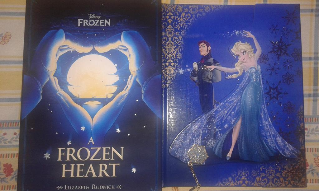 The5thSpirit's tweet photo. No puedo estar más contenta: azul y dorado y mis otps <3 *-* #afrozenheart #designerfairytale #hansanna #helsa #love https://t.co/MuGkBk2rFX