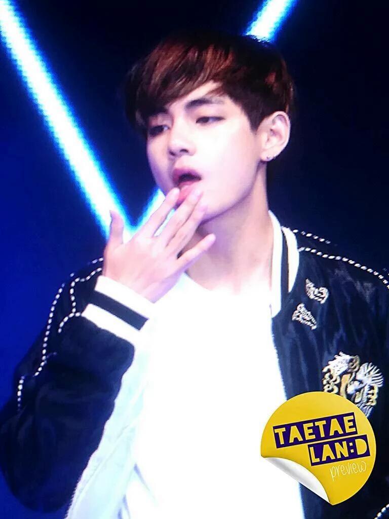 baebblytae's tweet photo. taehyung got a haircut I'm crying he's so cute.💖😍 https://t.co/qJdzRPOamY