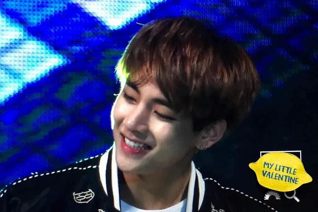 baebblytae's tweet photo. taehyung got a haircut I'm crying he's so cute.💖😍 https://t.co/qJdzRPOamY