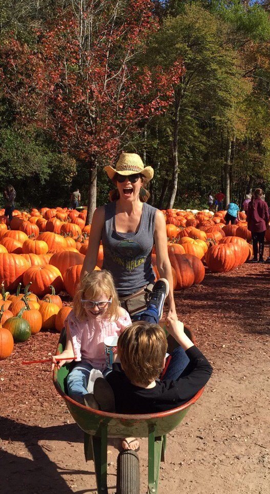 Meggillentine's tweet photo. #FF goes to these two pumpkins I found at Burt's Pumpkin Patch! @JayHunterMorris https://t.co/rr4k2ZpABq