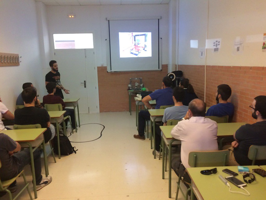 AEPrint3D's tweet photo. Buen inicio del #Taller de #Impresoras3D https://t.co/YvotF2SPmM