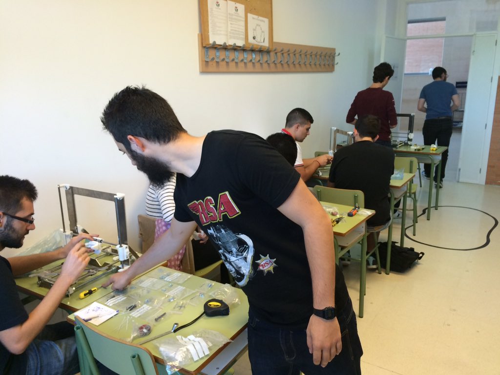 AEPrint3D's tweet photo. Va cogiendo forma esta #impresora3d https://t.co/fs9oOeuCzg