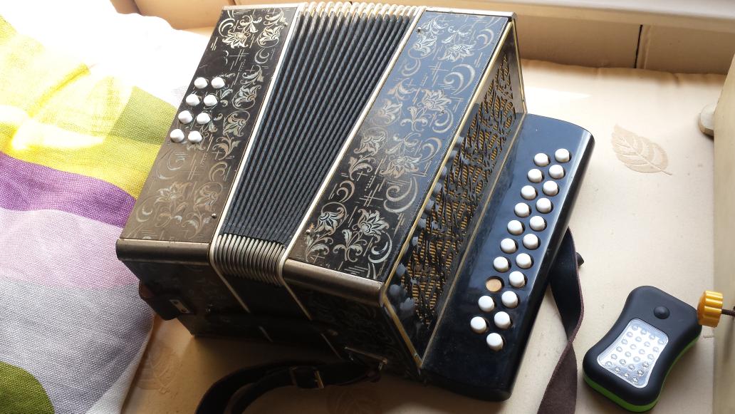 RinseTheSync's tweet photo. Can you make an accordion sound dark &amp; sinister? Yes you can #studiolife https://t.co/GhWnmZHUuf