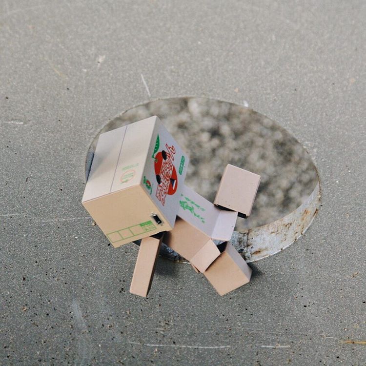 Otherbots's tweet photo. Taking a rest ^^ #Danbo #Danboard #Danboru #DanboLove #Photo #Art #Japan #Revoltech #DanboArt #Photography #robot #… https://t.co/N8Wt5HhWpC