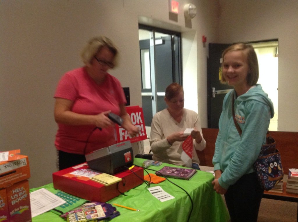MrsSchultzROMS's tweet photo. Thanks to our PTA book fair volunteers for their many hours of work this week!#ROMSreads #ROMSmomsrock https://t.co/p6hReXMUMy