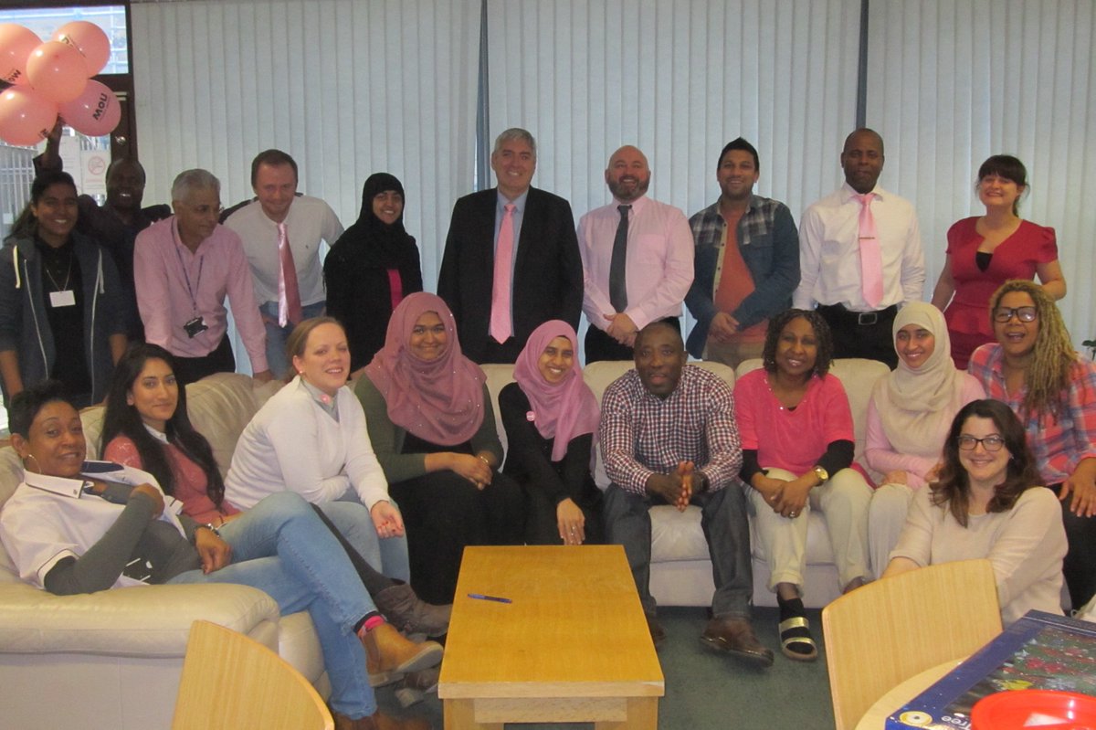 StepneyMike's tweet photo. Wear it pink day @THCH_Ltd https://t.co/494c0BmCjB