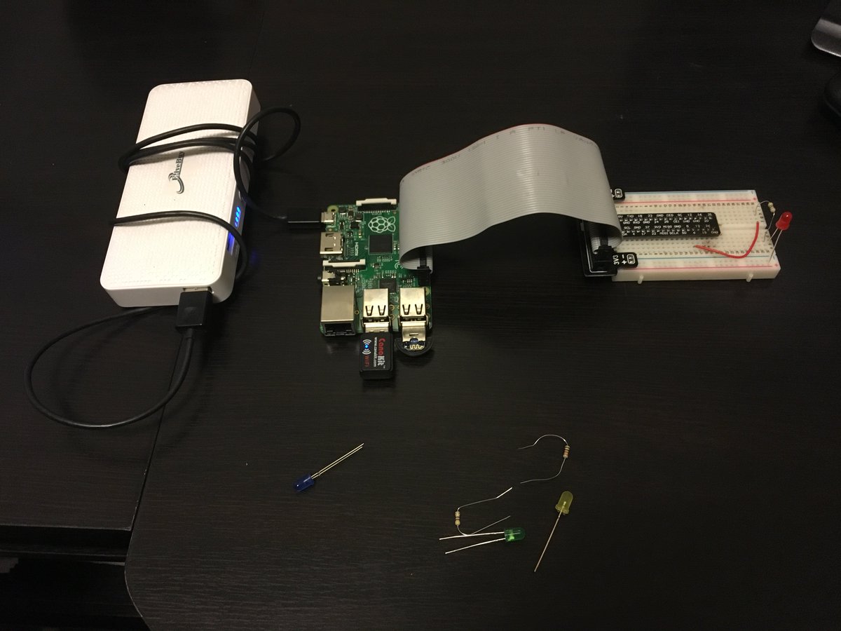 intelpumpkin's tweet photo. -=THE HARDWARE=- 
RaspberryPy B+ 
Breadboard 
old hard-drive cable
LEDs 
50 ohms resistors
13000 mAh 5V power bank https://t.co/YkvhQ51Z9z