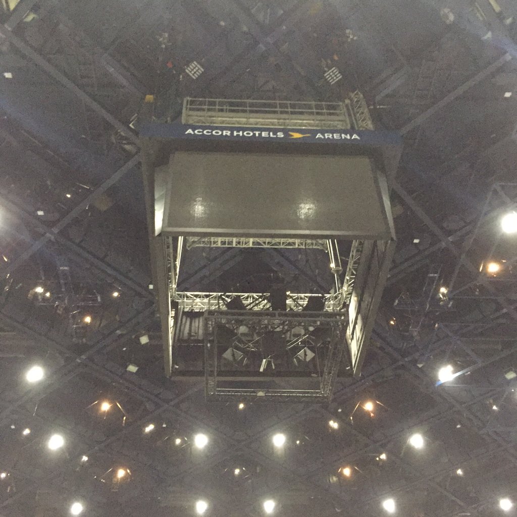 Legal_Fred's tweet photo. @AccorH_Arena se prépare à accueillir les clients @FFTennis_VIP ! #bnppmvip #tennis https://t.co/gGoQGnY0Qb