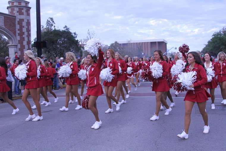 OUDaily's tweet photo. SCHEDULE: Have a look at what festivities are planned for homecoming weekend: https://t.co/9YJn27R76T https://t.co/wZLDD7z2XO
