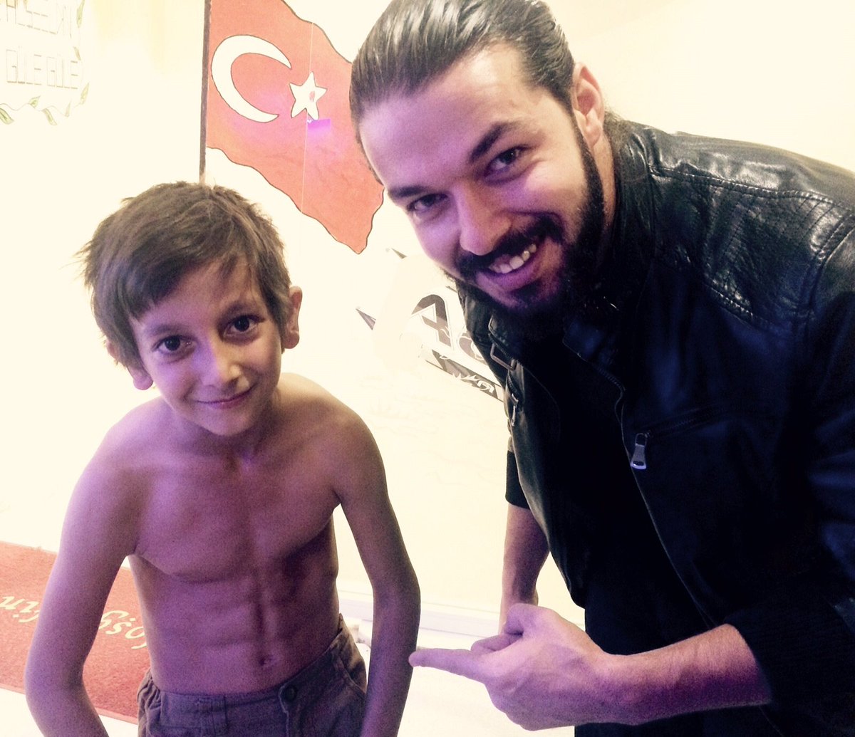 ALLSTARhilmicem's tweet photo. Cep Herkül'ü :))) https://t.co/AQXxVIFtO9