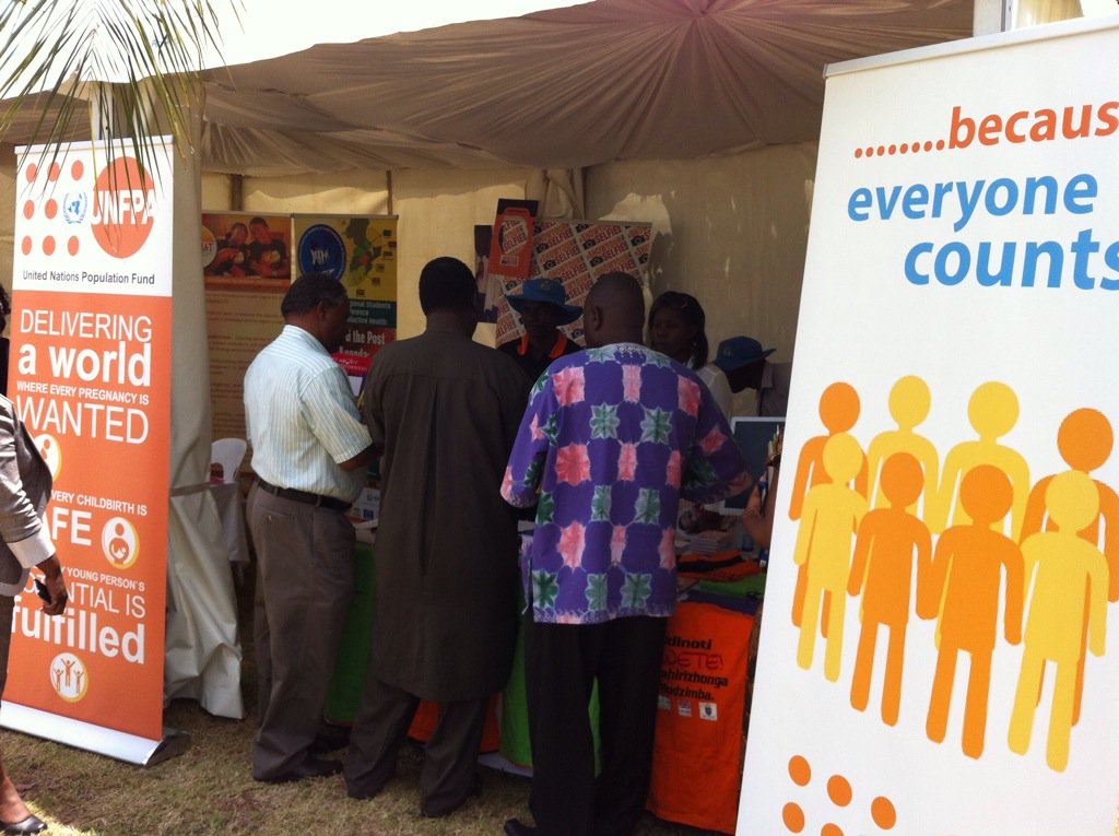 UNFPA_Zimbabwe's tweet photo. Guests visiting our @UNFPA stand at @UNZimbabwe #UNDay2015 @cheikh https://t.co/UHjVnDHED7