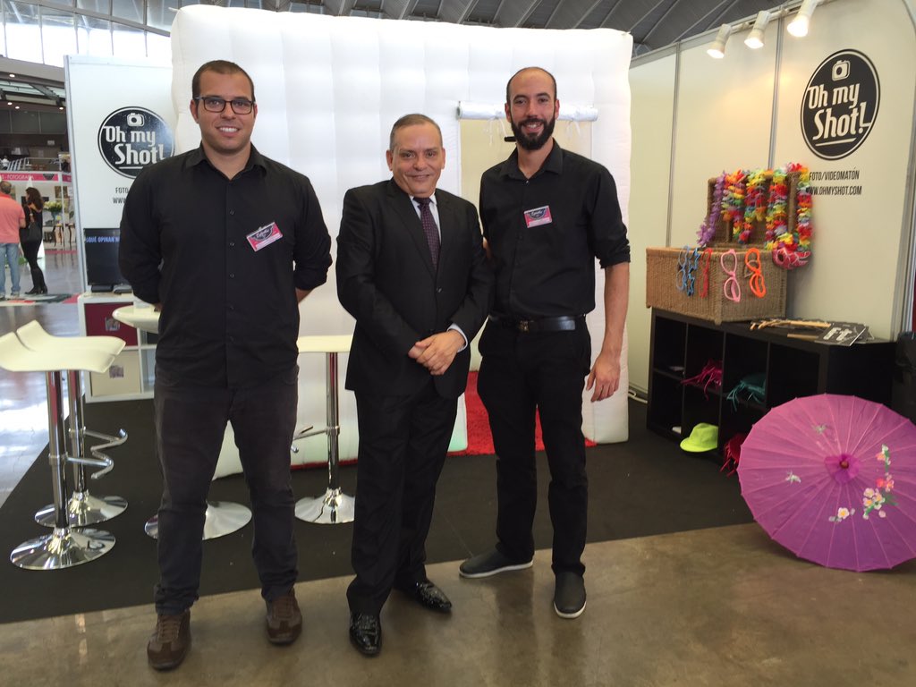 fifedetenerife's tweet photo. En el @recintoferialtf dos emprendedores asesorados por @fifedetfe forman parte de #Feboda2015 #empleo #emprender https://t.co/vTzb3cQktV