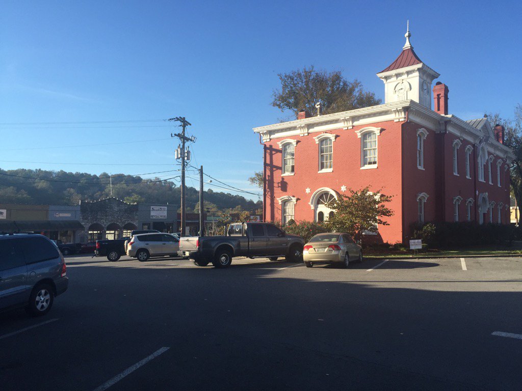 PaniniPete's tweet photo. Downtown Lynchburg! #TheJack2015 https://t.co/5snqHfle0H