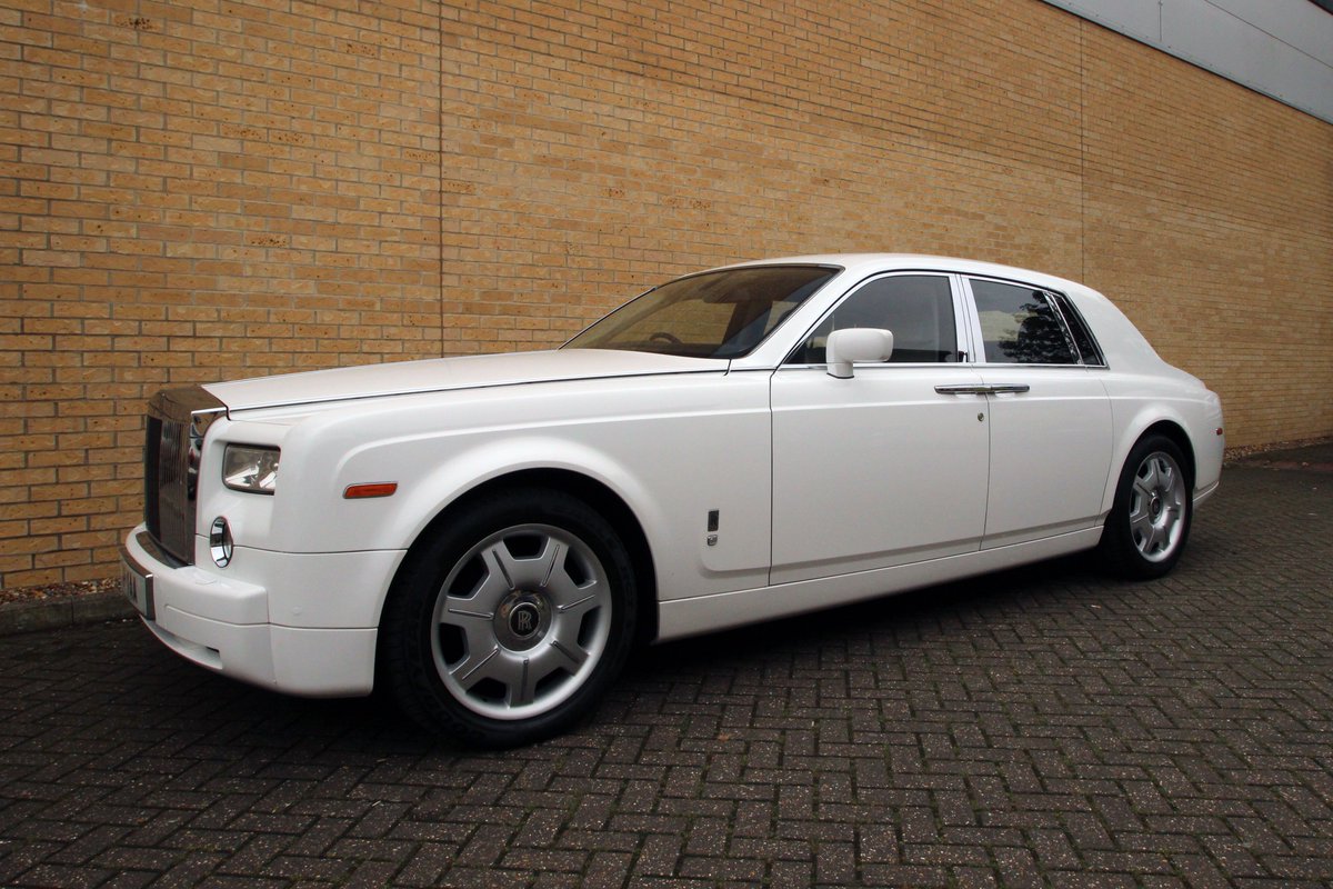 wrapcube's tweet photo. Back for accident repairs this #RollsRoyce was #wrapped 2 years ago in @3MWrapsUK and still looks great! #Wrapcube https://t.co/F84e35q6Rz