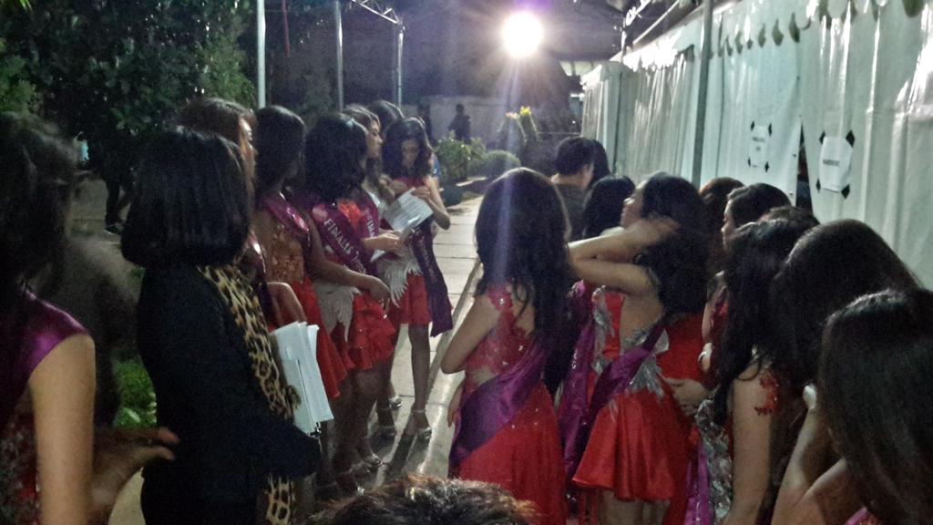 SCTV's tweet photo. Para Grand Finalis #MissCelebrity 2015 sedang di briefing untuk persiapan malam ini, pukul 21.00 WIB https://t.co/QFfGIxvkw6