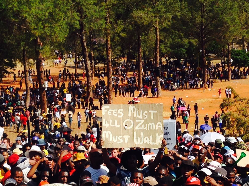 iamsuede's tweet photo. Strong and firm first steps by a passionate and driven youth. You've won the battle, is more to come? #FeesMustAll https://t.co/h6KhwWx6a6